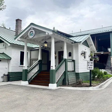 Huff House Inn And Cabins